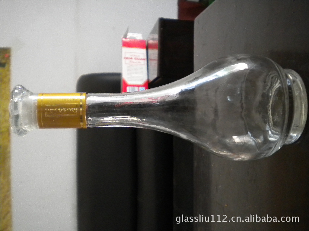 供应高白料酒瓶,喷涂酒瓶,烤花酒瓶,白酒瓶