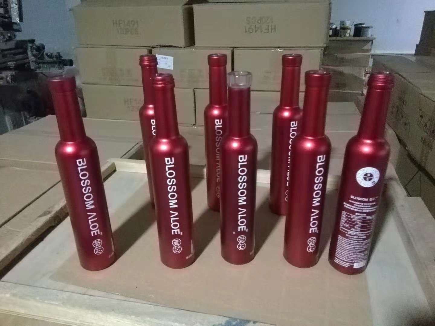 工厂定制 高端手感漆酒瓶 触感釉喷涂玻璃酒瓶生产 制造-.